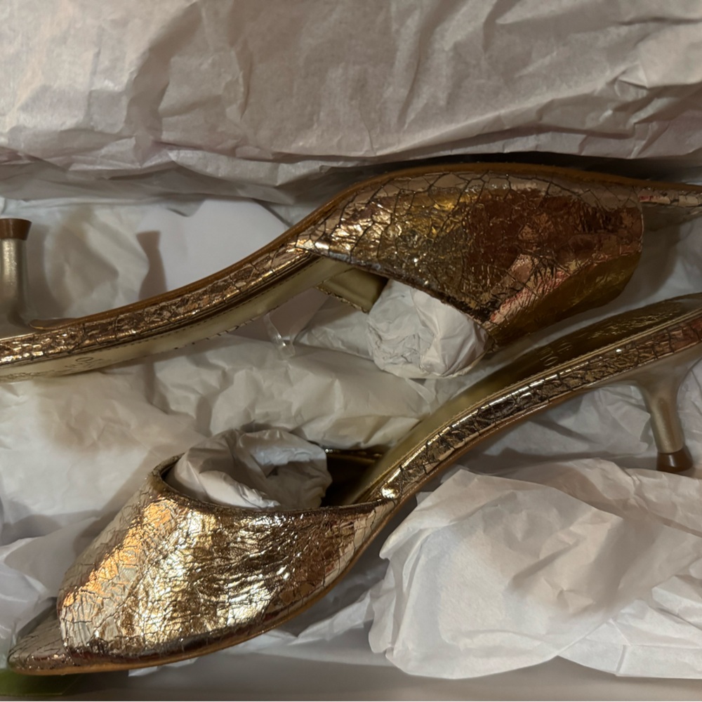 Vince Camuto Faiza sandals EUC